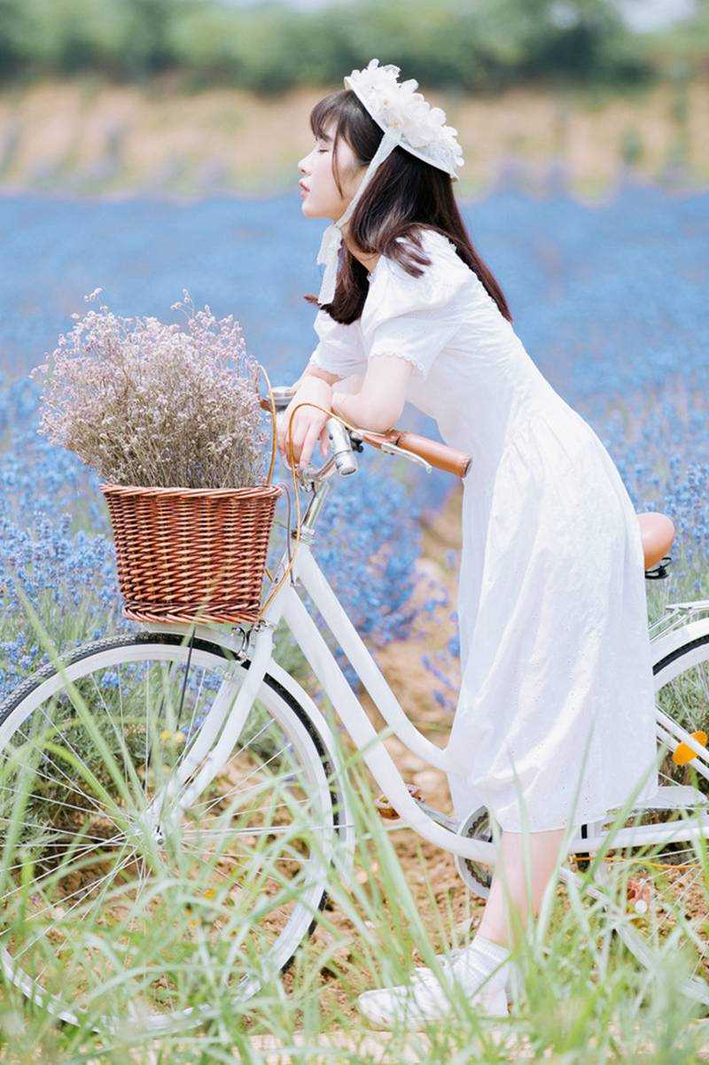 最新90后性感酥胸篮球宝贝私房诱人壁纸